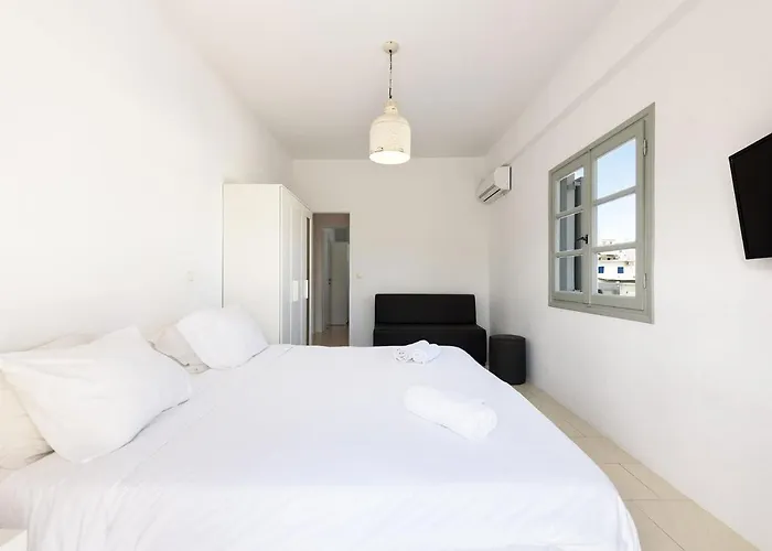 Strata By Rocks Estates * ナウサ