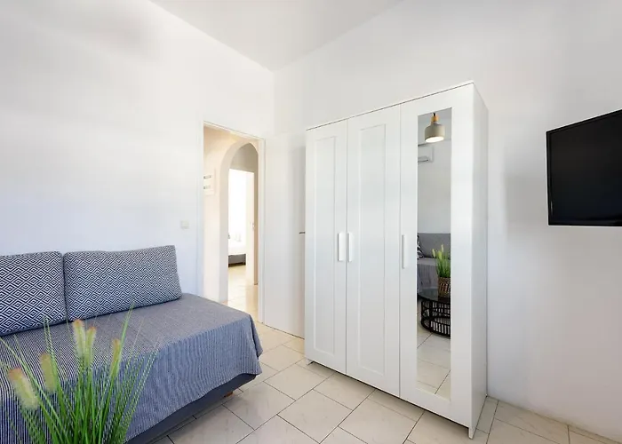 Strata By Rocks Estates Apartment *